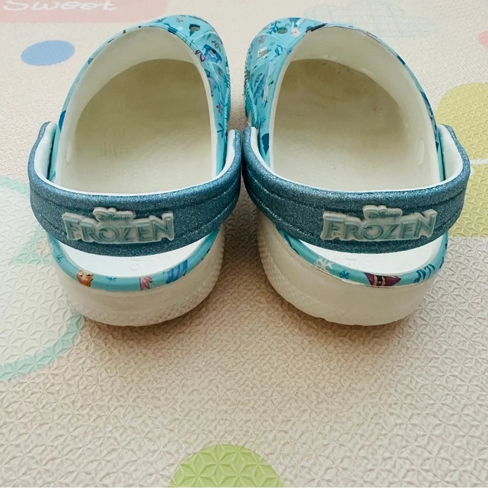 CROCS Kids Light Blue Character Splash Clogs
